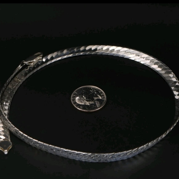 Pre-Owned Textured Herringbone Chain | STORE 5a Luxury  Textured Herringbone Chain Necklace